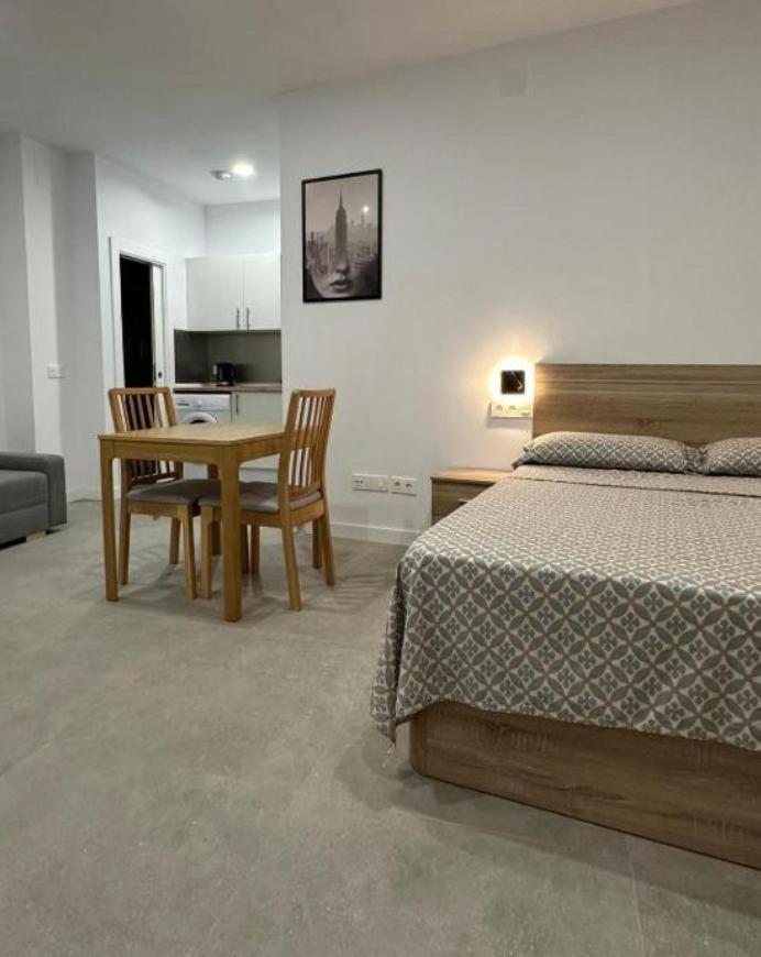 Apartamento Estupendo Piso A 5 Min De La Estacion De Bus Y Tren Maria Zambrano Málaga Exterior foto