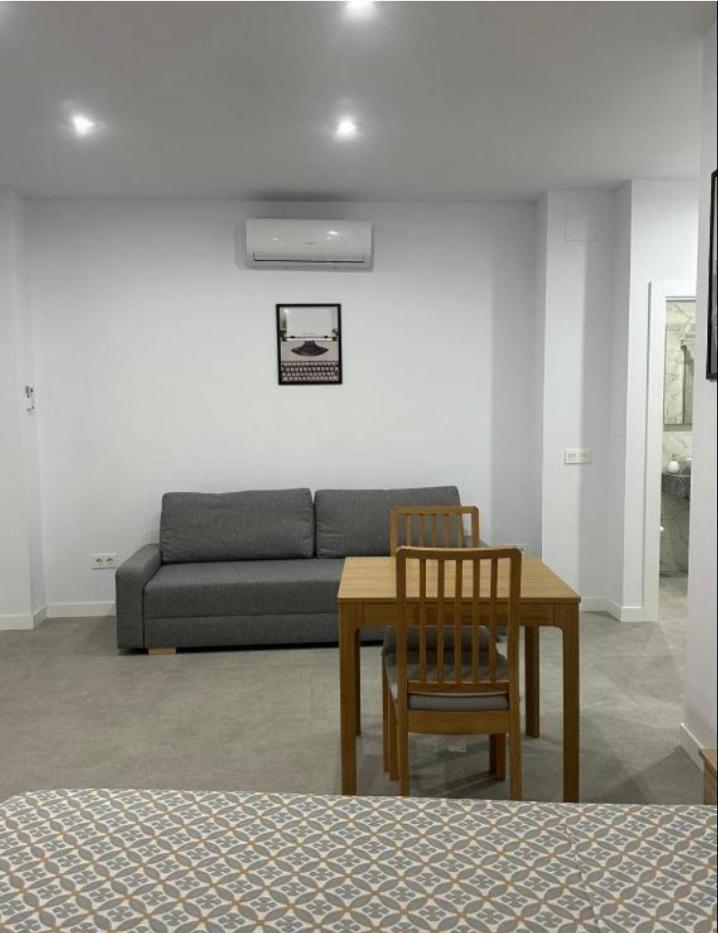 Apartamento Estupendo Piso A 5 Min De La Estacion De Bus Y Tren Maria Zambrano Málaga Exterior foto