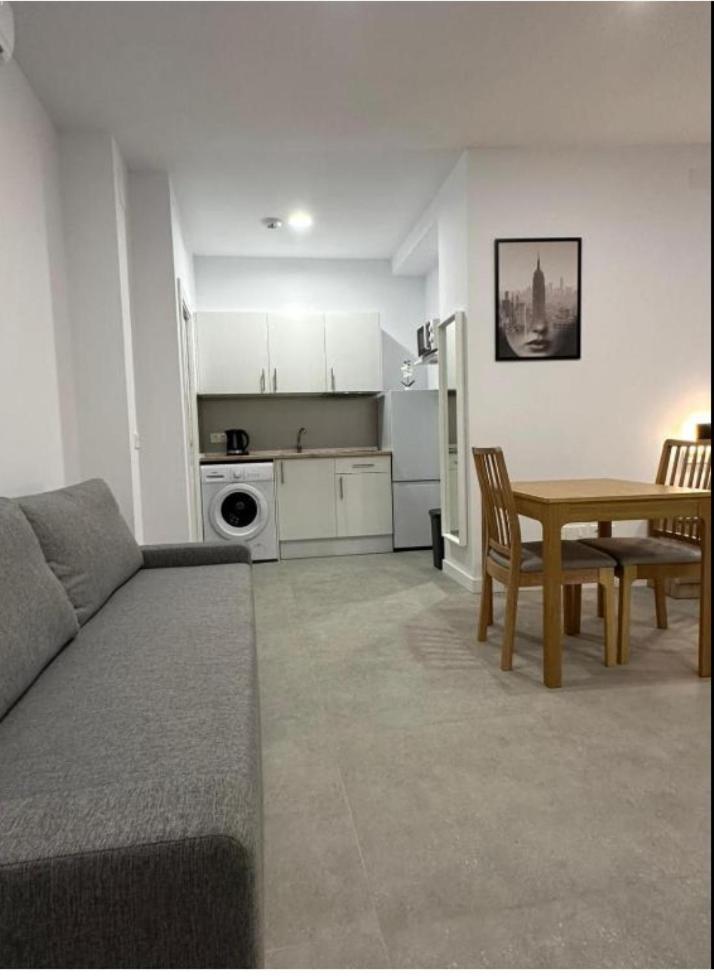 Apartamento Estupendo Piso A 5 Min De La Estacion De Bus Y Tren Maria Zambrano Málaga Exterior foto